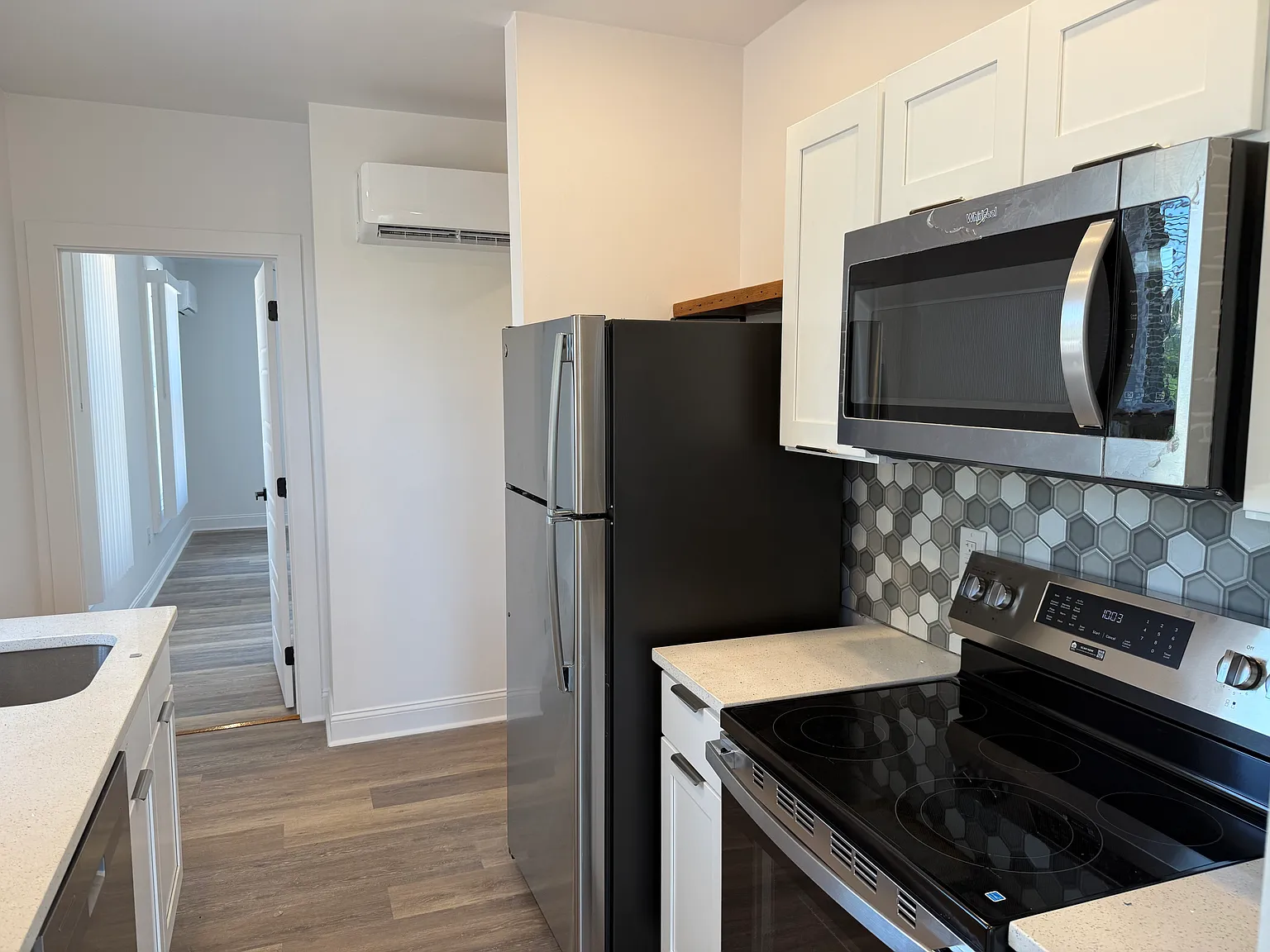 2 bed, 900 sqft, $1,100 — Photo 2
