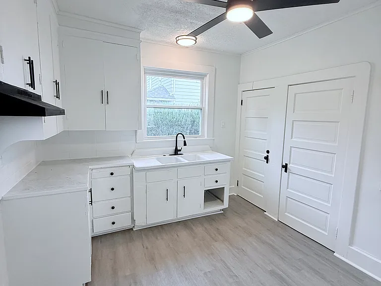418 Sumner Ave — Photo 5