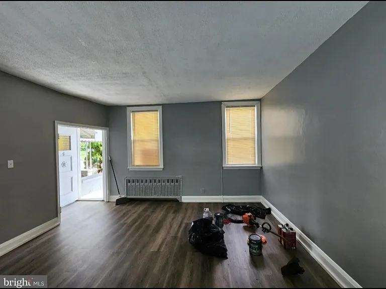 2521 W Cold Spring Ln — Photo 4