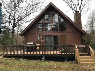 216 Lower Grandview Rd, Cresco, PA 18326