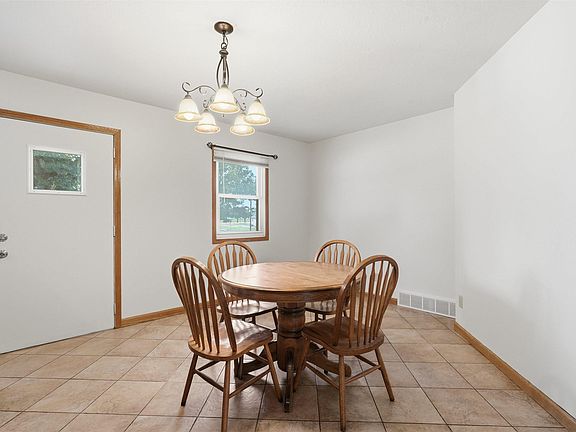 5th image of 1418 2nd St SW