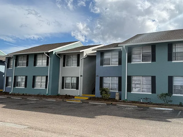 Pacifico Apartments — Photo 3