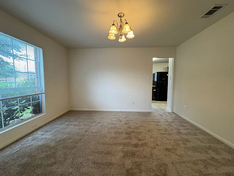 2209 Riley Dr — Photo 5