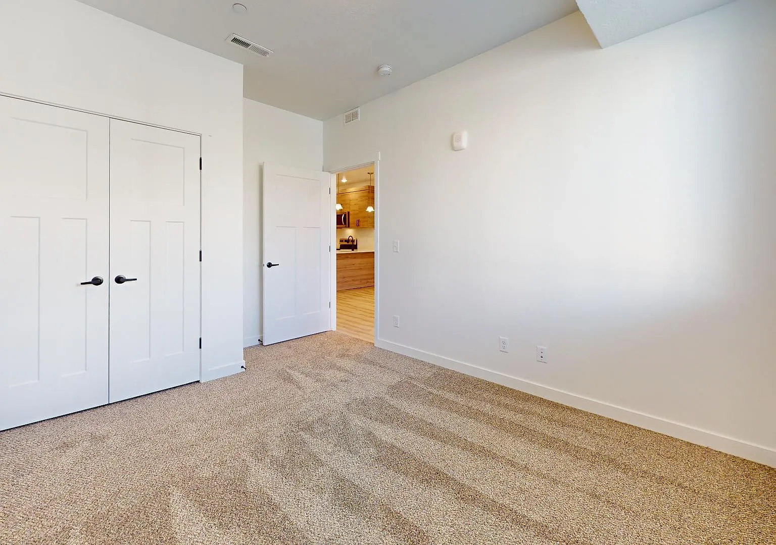 Yard Bldg 08: Unit 210 Type 1: Standard - 210 — Photo 2