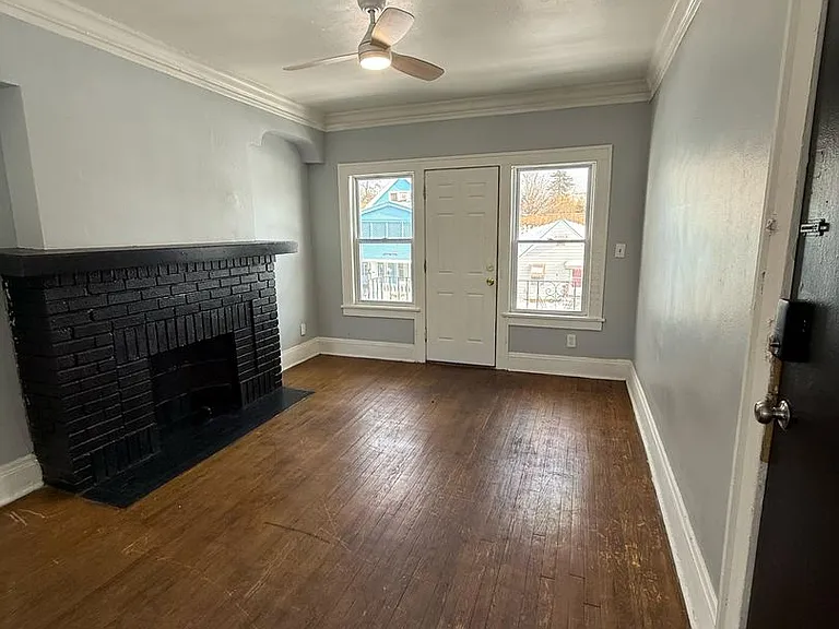 3390 E 143rd St #4 — Photo 3