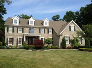 9749 Cobblestone Dr, Clarence, NY 14031