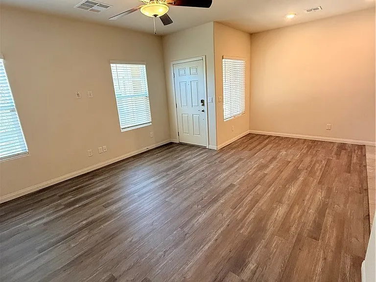7331 Sunray Point St — Photo 6