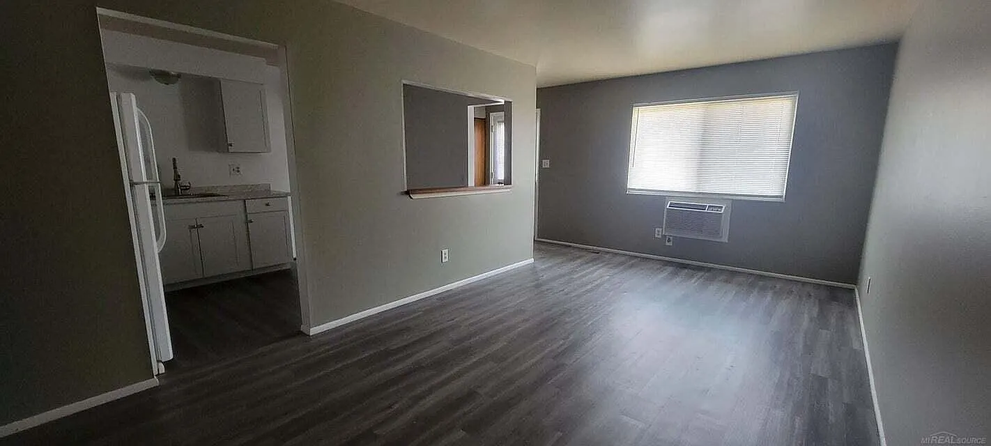 2 bed, 1.0 bath, 800 sqft, $1,000 — Photo 2