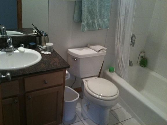 3rd image of 1103 W Cornelia Ave #3F