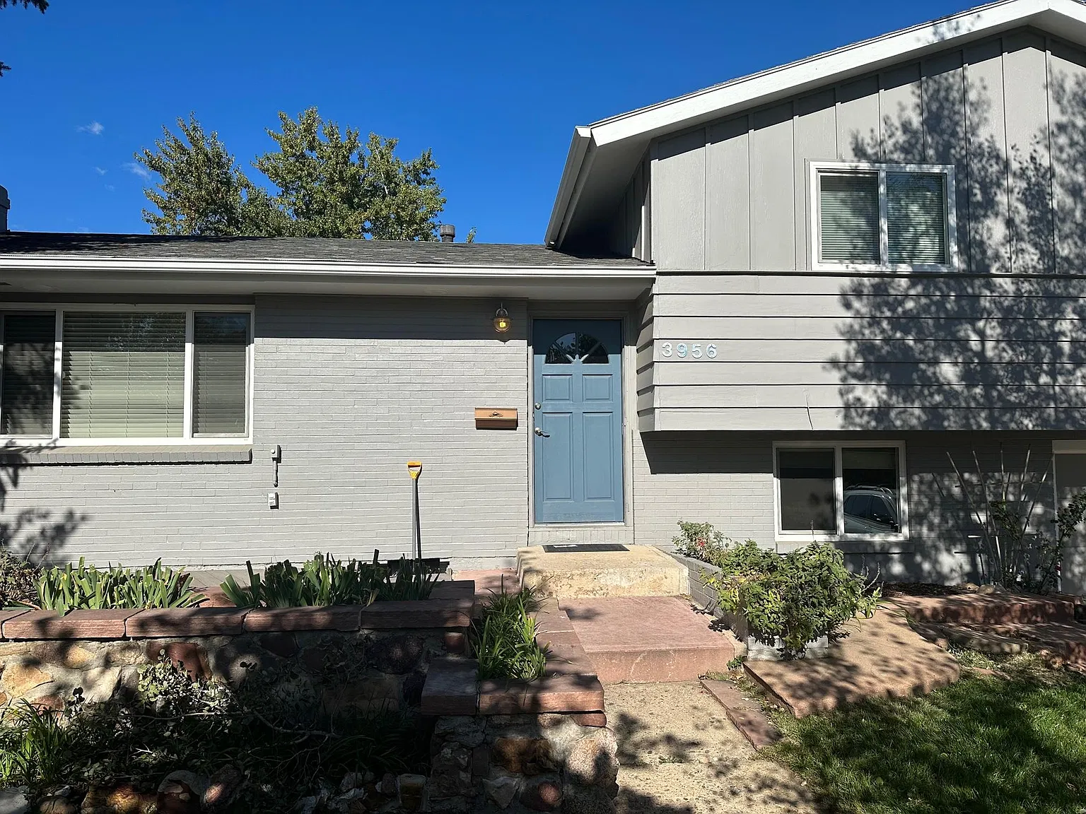 5 bed, 2001 sqft, $5,600 — Photo 2
