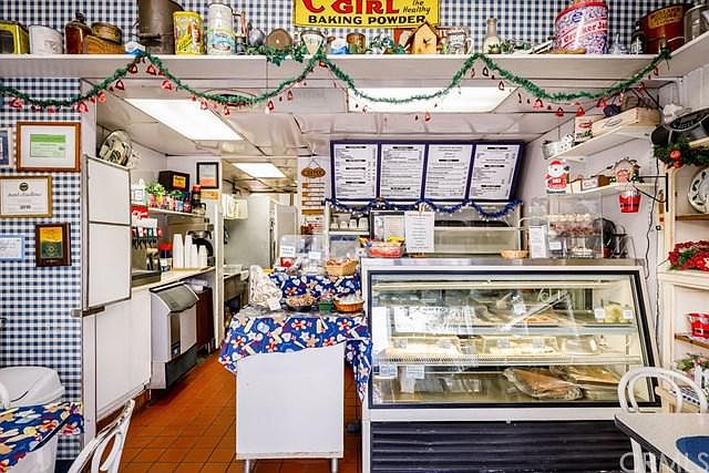 2nd image of 505 W Whittier Blvd