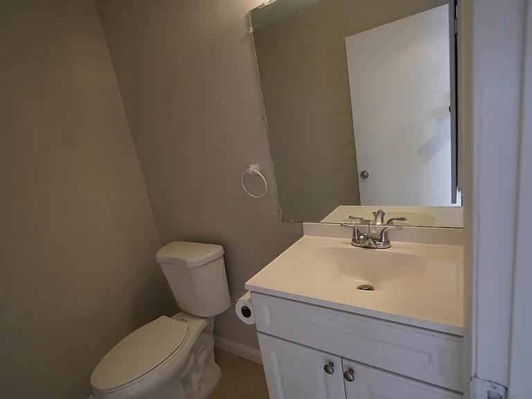 5282 S Maryland Pkwy #C — Photo 11