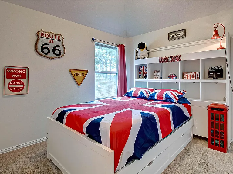 8219 Peppervine Ct — Photo 35
