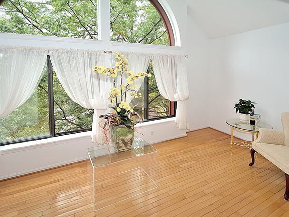 5th image of 2802 Lee Oaks Pl APT 304