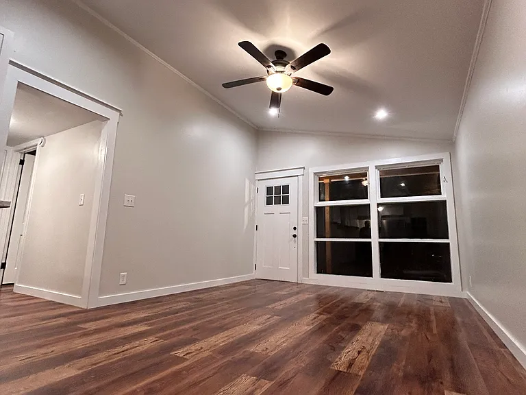 207 East Ave — Photo 11
