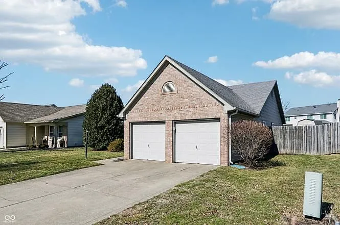 3122 Village Park North Dr — Photo 1