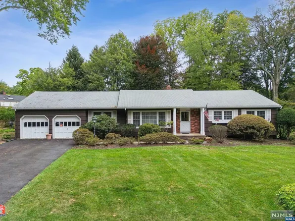 41 Van Orden Rd, Harrington Park, NJ 07640