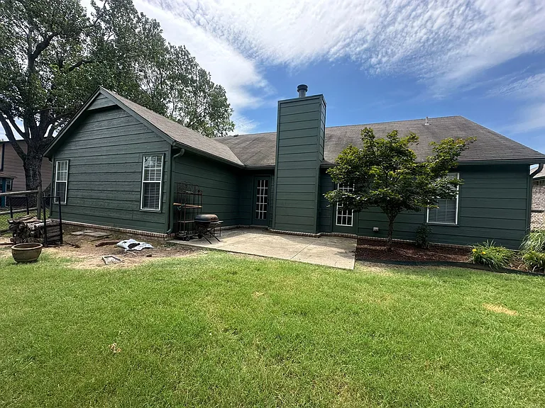 500 E Kansas St — Photo 2