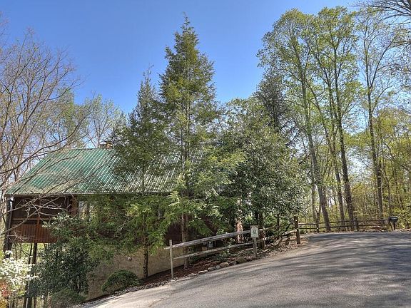 2nd image of 223 Oak Haven Way