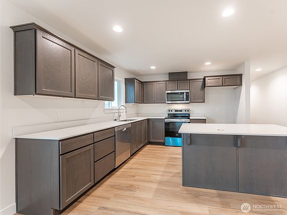 5th image of 823 N Lyle Avenue