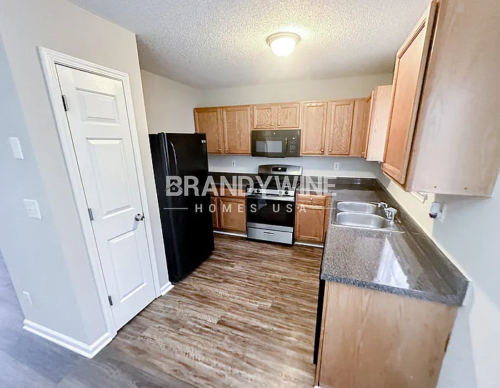 4599 White Rd — Photo 8