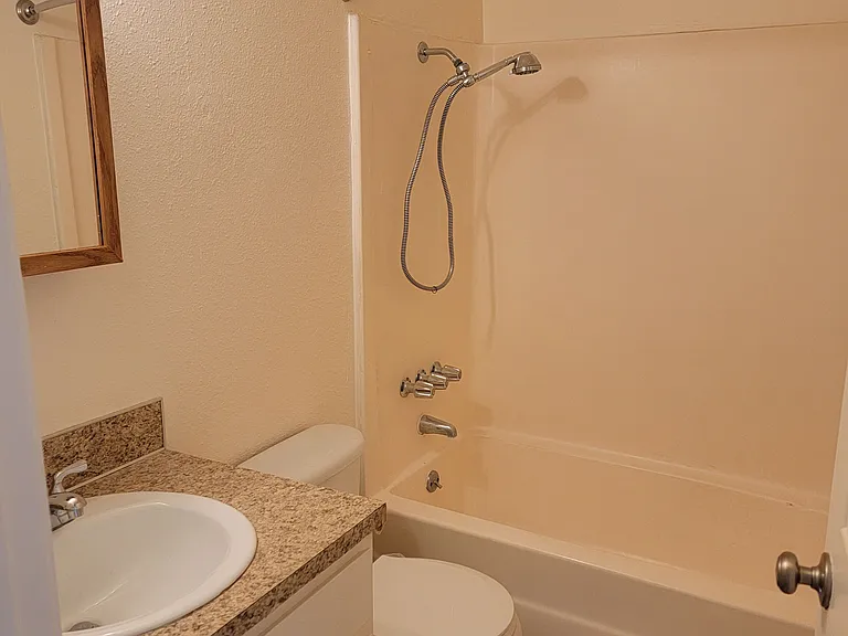 Pine Crest Apartments — Photo 8