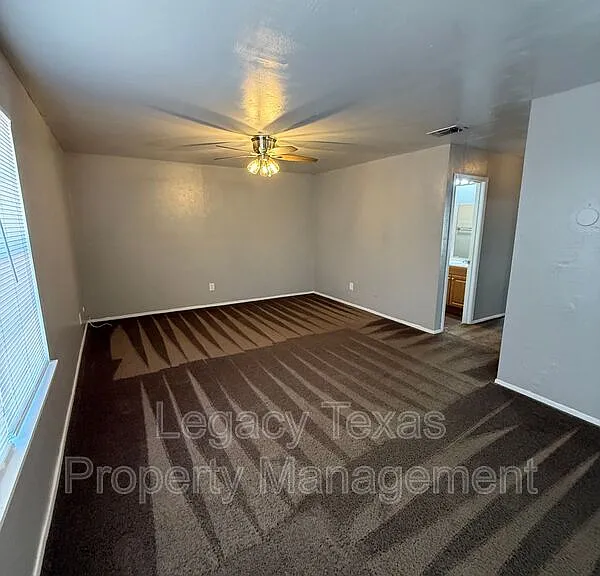 1714 Short St #A — Photo 10