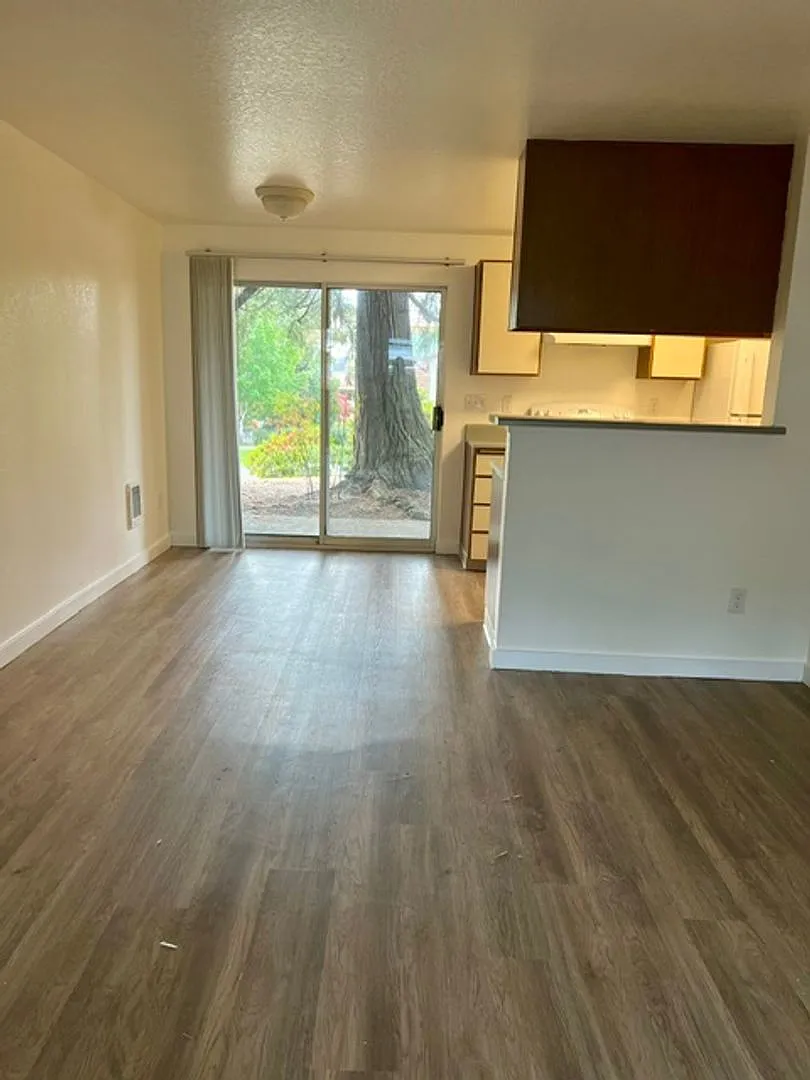 CEDAR MILL VILLAGE APARTMENTS — Photo 4