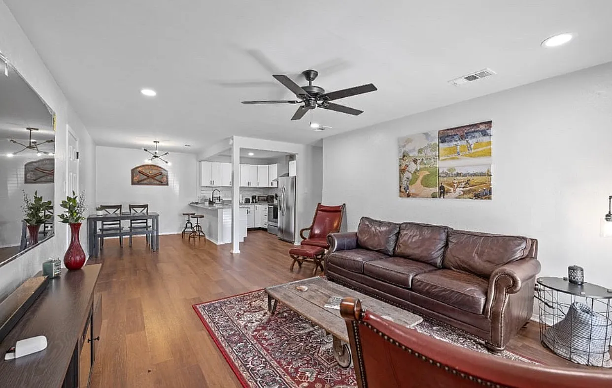 2 bed, 1041 sqft, $3,750 — Photo 1