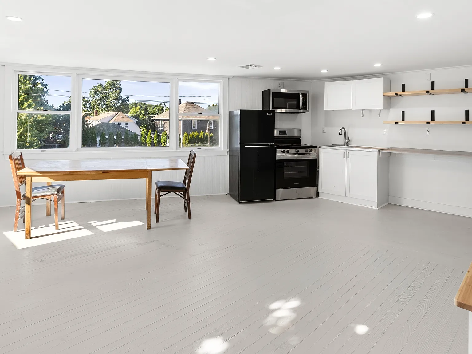 Year Round Rental In Westhampton Beach — Photo 2