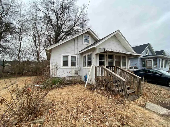 306 River Ln, Loves Park, IL 61111