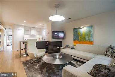1 bed, 1.0 bath, $2,650 — Photo 2