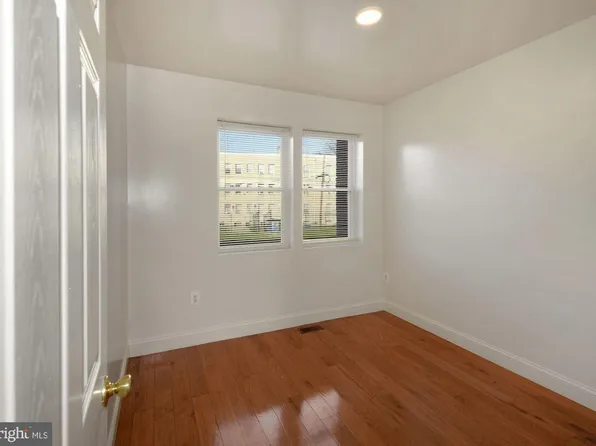 212 Orange St SE APT 2, Washington, DC 20032