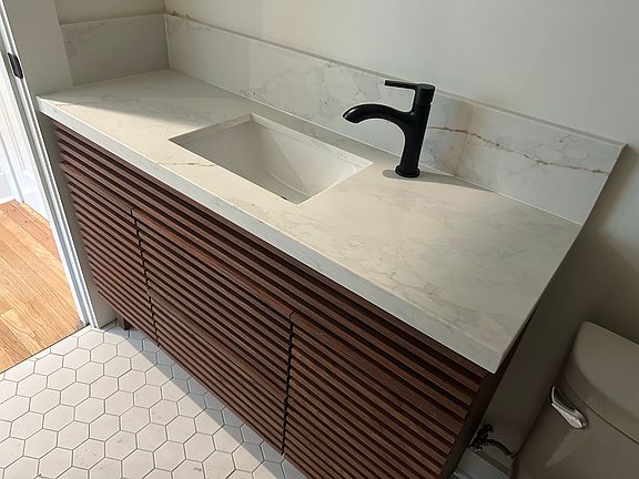 4th image of 411 11th Ave APT 203