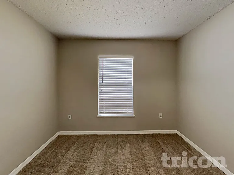9312 Thunderbolt Dr — Photo 15