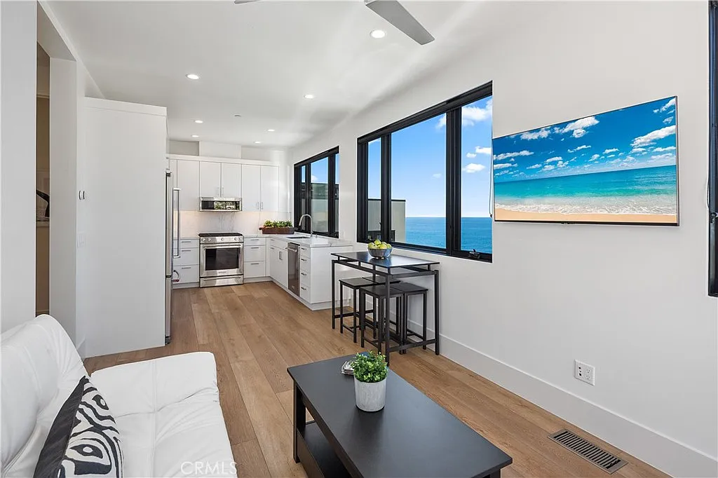 2 bed, 650 sqft, $6,500 — Photo 3