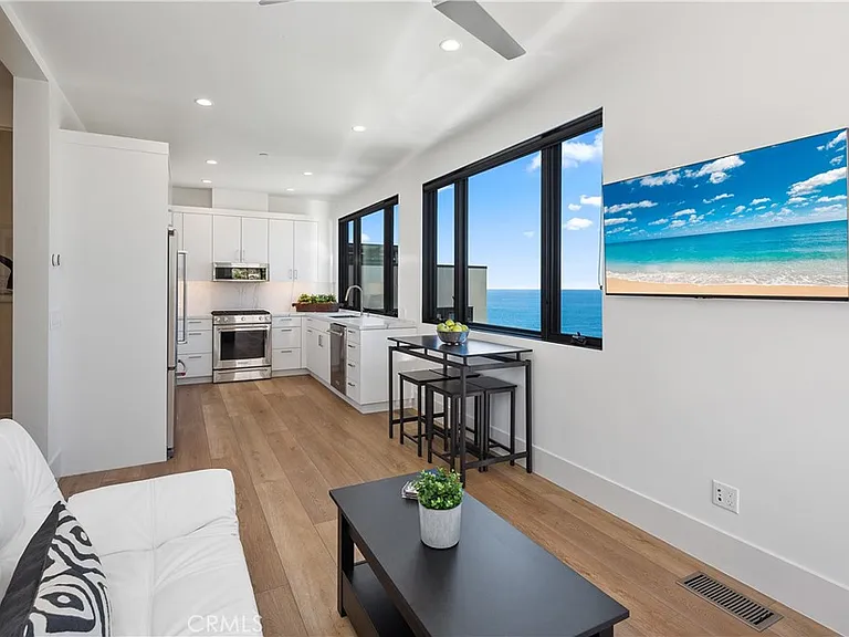 565 B Fern St #B — Photo 3