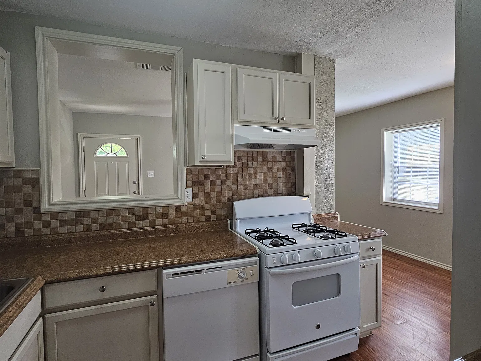 1 bed, 700 sqft, $1,445 — Photo 4