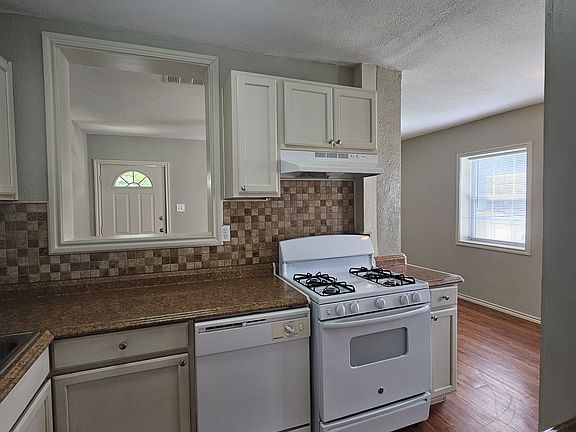 4th image of 1128 Peavy Rd