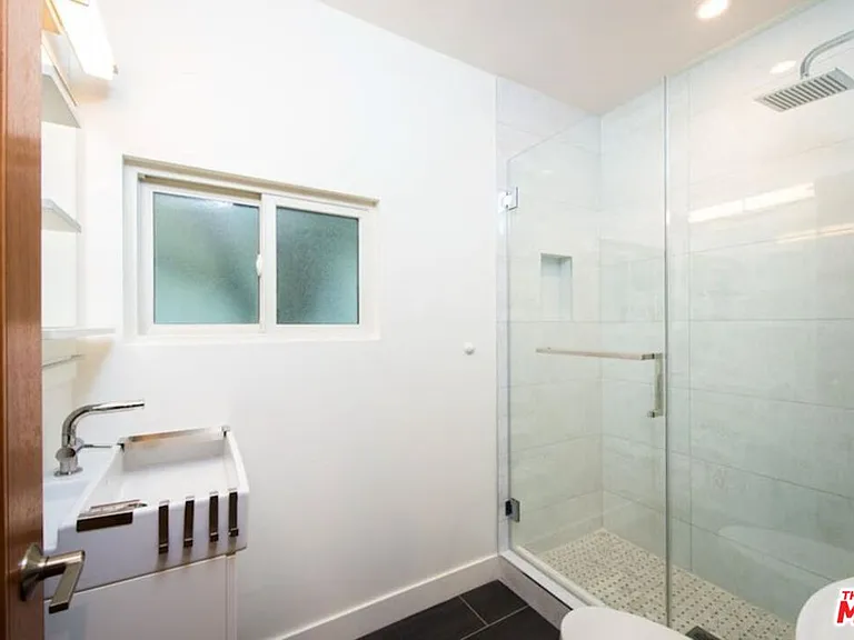 2341 Beach Ave — Photo 17