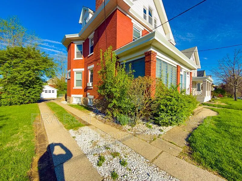 Building Photo - 3943 Glenmore Ave #2