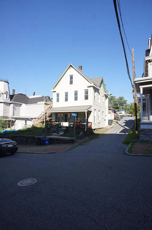 221 Walnut St — Photo 1