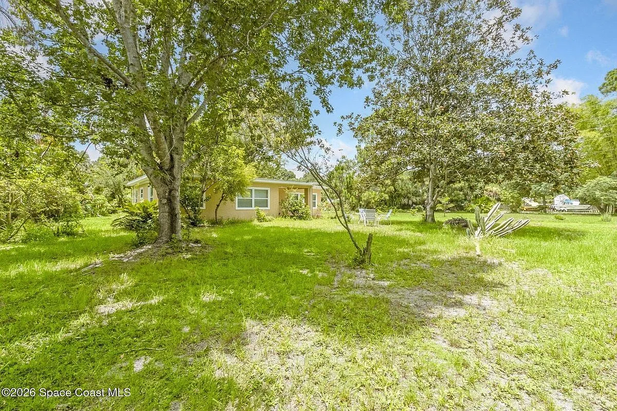 3 bed, 2.0 bath, 1418 sqft, $1,975 — Photo 3