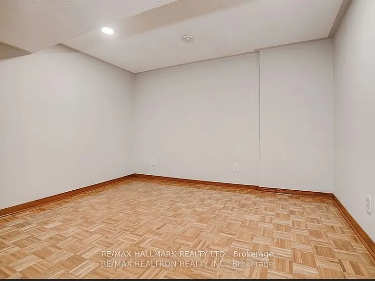364 Castlehill Rd #BASEMENT — Photo 6