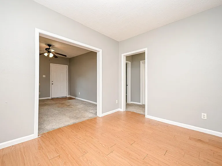 8007 Carver Rd — Photo 7