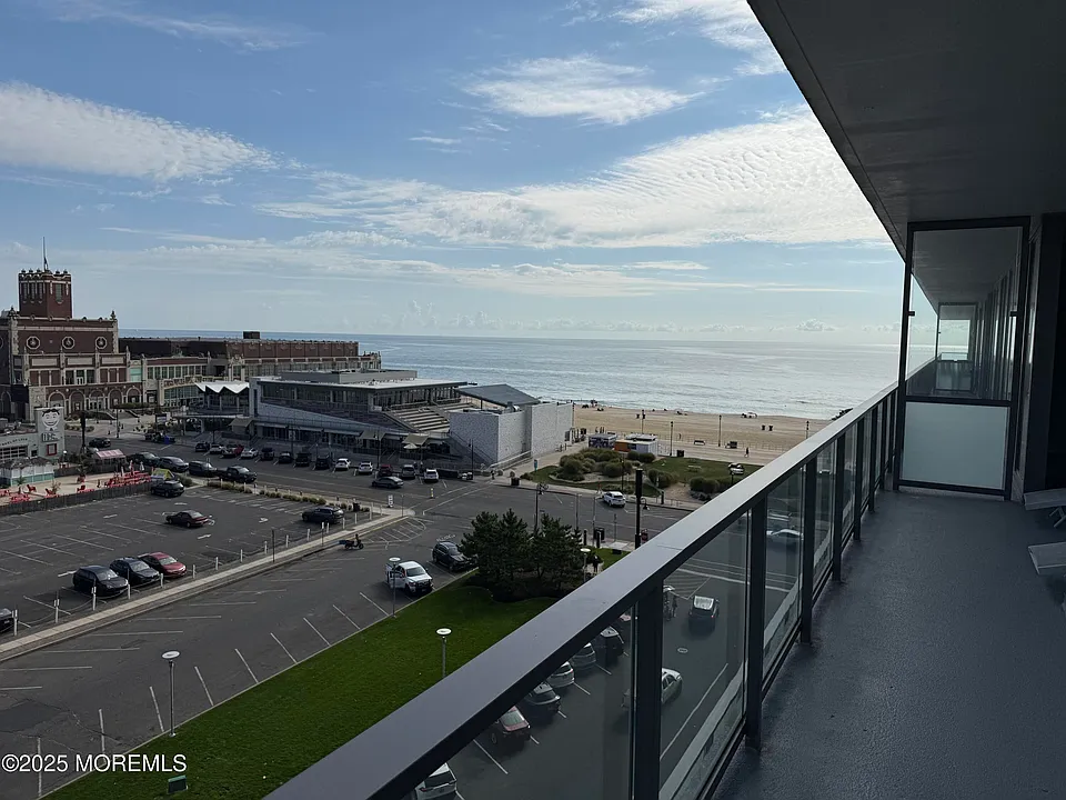 1101 Ocean Ave N #610
