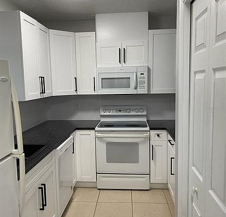 2nd image of 3815 W Everett St APT B