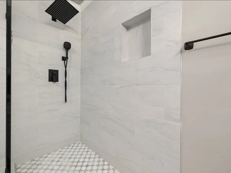 1716 Chapel Hill Rd — Photo 36