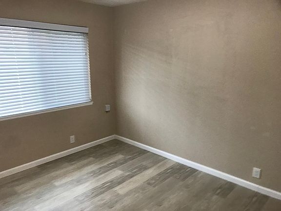 3rd image of 618 S Cypress Ave