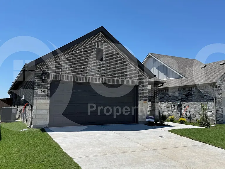 1209 Bridgewalk Dr — Photo 1